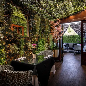Beverly Hills Plaza Hotel & Spa Hotels in der Nähe von Getty Center