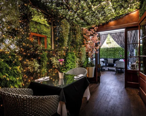 Beverly Hills Plaza Hotel & Spa Hotels near Playboy Mansion