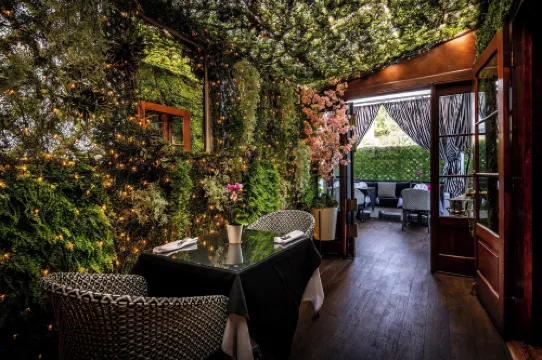 Beverly Hills Plaza Hotel & Spa