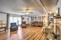 Rustic Family Home + Acreage ~ 20 Mi Hocking Hills - 3 estrellas