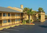 Econo Lodge - Motels