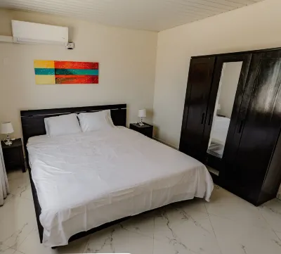Elegant 2-Bedroom Apartment 2 km from Eagle Beach