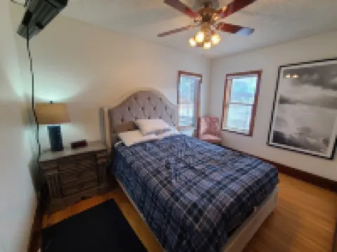 Waterfront Getaway with Boat Slip/Dock and Spectacular Sunsets on Ahnapee River アルゴマのホテル