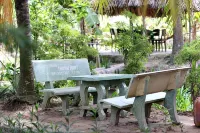 Nhon Thanh Homestay Hotels in Giong Trom District