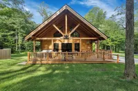 Private & Wooded Cabin with Eat-In Kitchen, Hot Tub, Fire Pit & Game Room