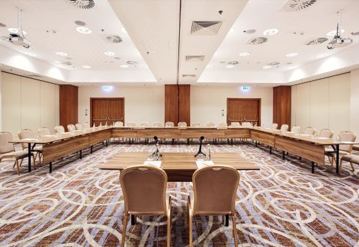 4. 힐튼 가든 인 ..