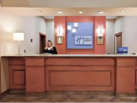 ฮอลิเดย์ อินน์ เอ็กซ์เพรส แอนด์ สวีทส์ ฟอเรสต์ บาย IHG โรงแรมในฟอเรสต์