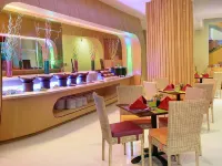 Ibis Styles Yogyakarta - สระว่ายน้ำบนดาดฟ้า