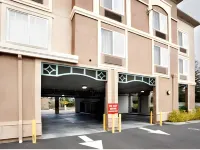 Holiday Inn Express WINDSOR SONOMA WINE COUNTRY by IHG - parking