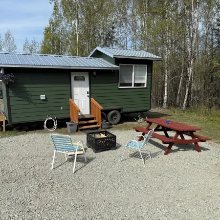 Tiny House with Bear Mountain Views.... Only 25 Minutes outside of Anchorage
