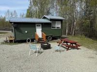 Tiny House with Bear Mountain Views.... Only 25 Minutes outside of Anchorage
