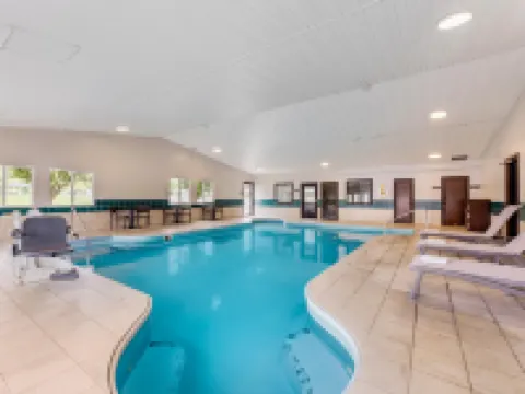 Comfort Inn River's Edge Hoteles en Municipio de Huron