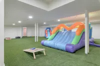 Game Farm Villa by AvantStay - Family