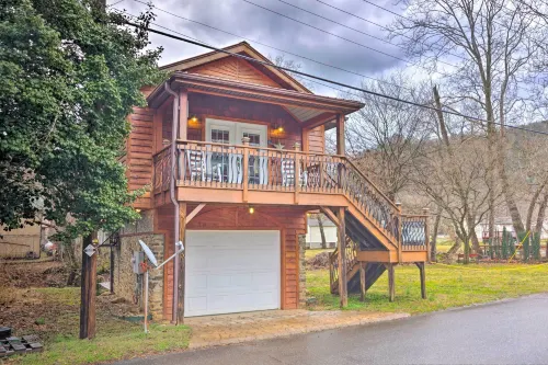 The Boat House Creekside Escape in Hot Springs! - WiFi