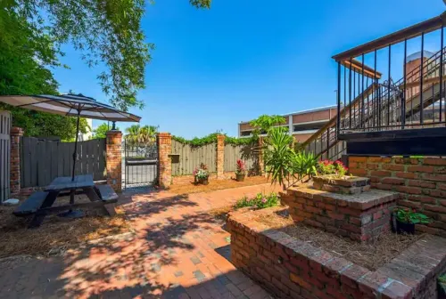 Luxe Historic 2 BR Palafox Balcony Overlook ~ Fabu Posh A