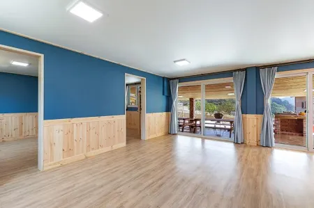 Tongyeong Friend Pension Отели рядом с достопримечательностью «Skyline Luge Tongyeong»