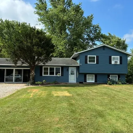 Remodeled Modern 4Br Avon Home with 3 Living Rooms on Large Private Lot/Farm