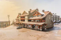 Wintergreen Retreat w/Hot Tub by Village