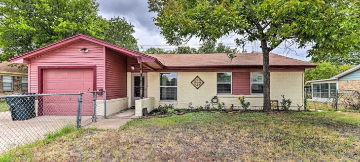 6 Mi to Fort Hood: Killeen Home w/ Yard & Patio Hotels in Killeen