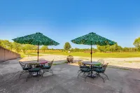 Countryside Vacation Rental in Paola! - アパートメント