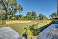 Vibrant DeLand House Near Stetson University! - parking