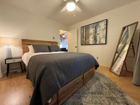 Cozy Mountain Home with Hot Tub and Wifi in Rhododendron