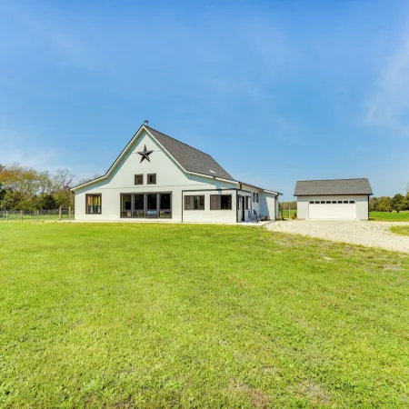 Stunning Chesapeake Bay Farmhouse w/ Dock & Kayaks
