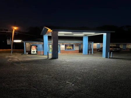 Hospitality Inn Отели в г. Сельма