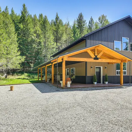 Relax, Reconnect & Explore: Modern Idaho House!