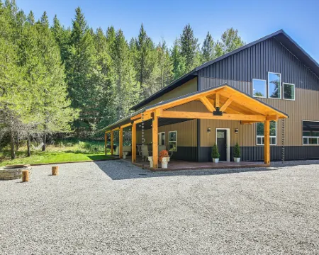 Relax, Reconnect & Explore: Modern Idaho House! Hotels in Boundary County