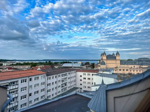 Bright spacious top floor apartment parking lot castle view #Cosiness Company