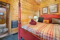 Cozy Cabin with Game Room and Outdoor Dining - Charming Mountain Escape Hotels in Heber