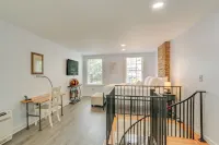 Dtwn at Your Door: Historic Frederick Gem w/ Yard! - Balkon
