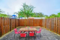 Prime Townhouses Near Design District - Villas