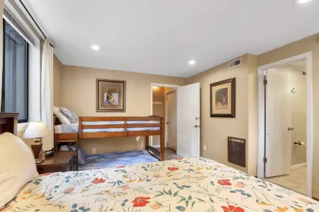 Heavenly Haven - Hot Tub + Seasonal Hoa Pool