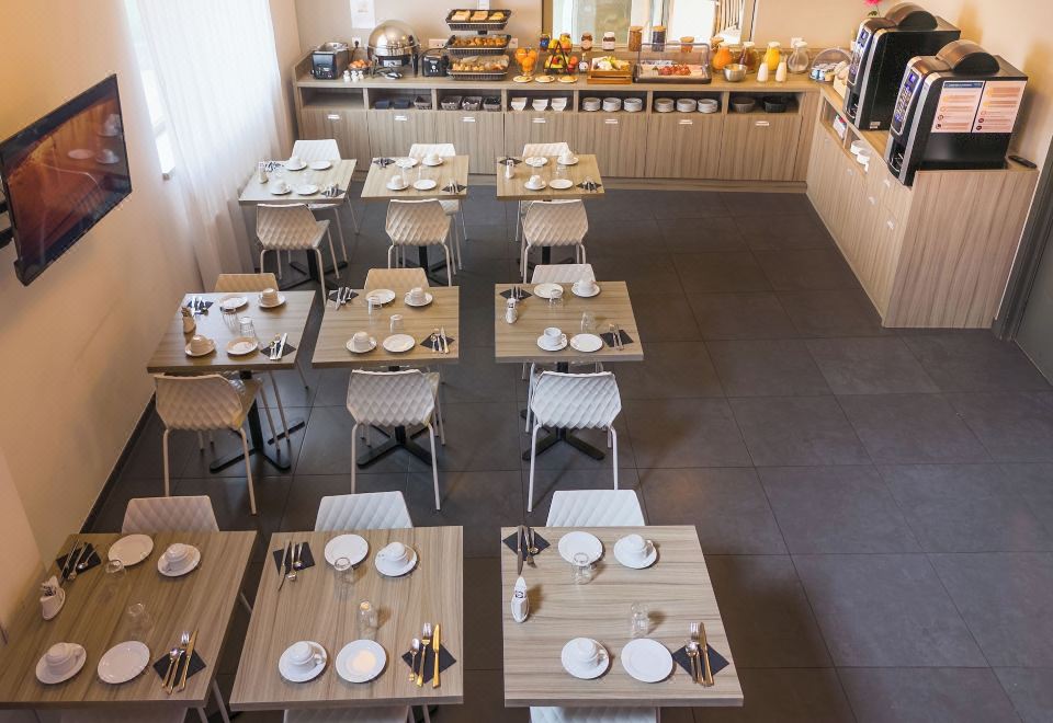 5. 네메아 아파르트..