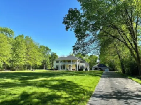 Indiana Dunes Getaway on 2 acres! Truly unique 4 Bedroom, 4 Bath home! Hotels in Porter