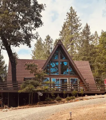Chalet Near Jenkinson Lake, Skiing and Winetasting, Apple Hill, Pool