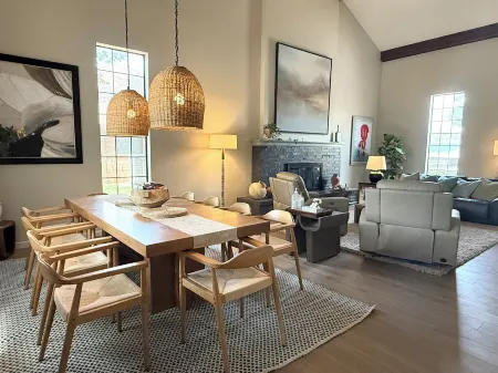 Lakeview Lounge Group-friendly Near Hefner LW Отели в г. Уорр Эйкерс