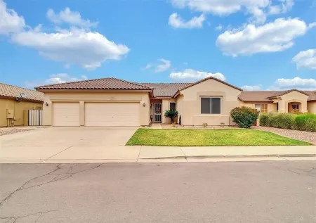 Spacious 4 bed🏡 Sparkling Pool💦 Game Room🎮 Pool Table🎱 Arcade🕹 Sleeps 18 Отели рядом с достопримечательностью «Arizona State University Polytechnic Campus»