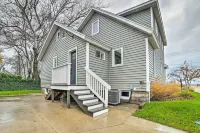 Chic Manistee Cottage Steps to Lake Michigan! - 3 estrellas