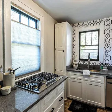 Charming, modern, 2nd floor home-away-from-home