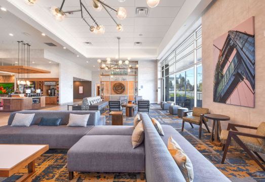 힐튼 가든 인 수영장 시설