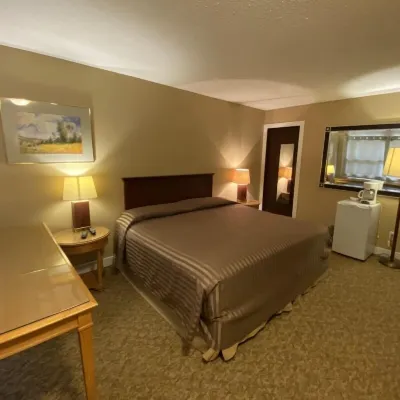 Twin Creeks Motel