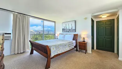Idyllic Ocean Views from 12th floor 1 Bedroom Suite with Full Kitchen Hotels in Diamond Head