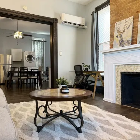 Downtown EVV 2BR- 1.5BA Apt-  Chandler A