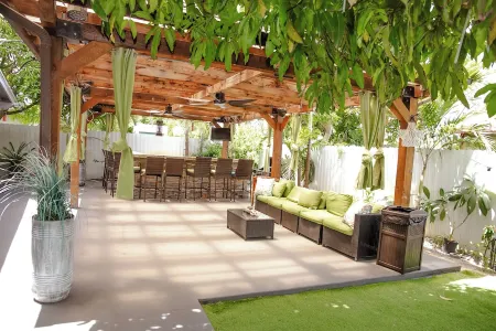 Cozy Villa Near Hard Rock Stadium