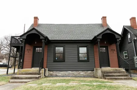 Big Blue - Stylish Studio in Downtown Lexington