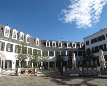 デラマー サウスポート フェアフィールドのホテル