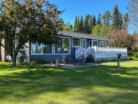 200’ of your own private accessible Lake Superior Shore: Stony Shores Retreat